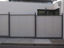colorbond fences white and grey in melbourne suburb of glenroy
