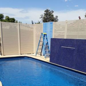 aluminum slat privacy screen for melbourne backyard with swimming pool