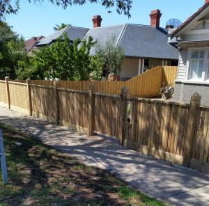 029-capping-rail-picket-fence
